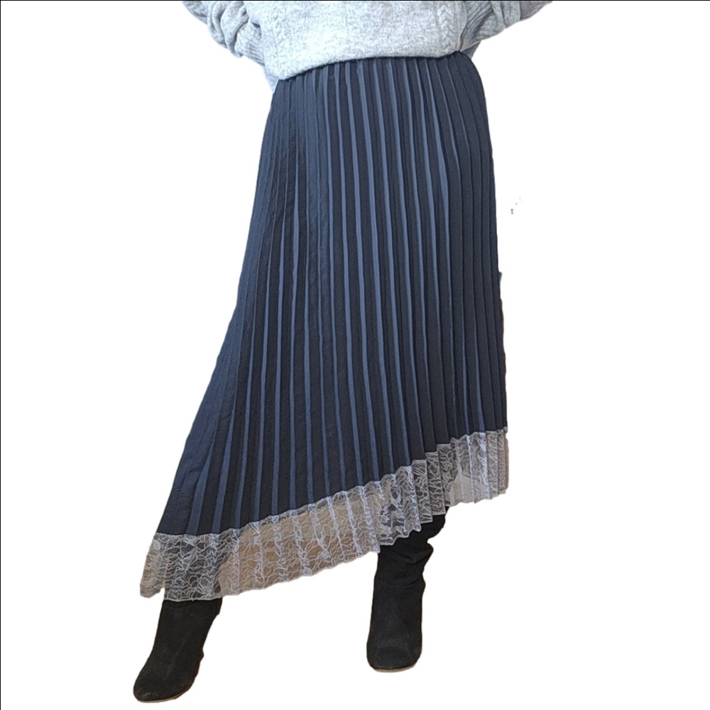 Midi skirt Pleated with lace trim Asymmetrical Black color LORI GOLDSTEIN - Picture 4 of 14